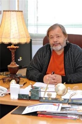 Владимир Дэс